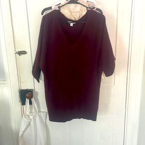 New York and co long v neck sweater. Great with leggings